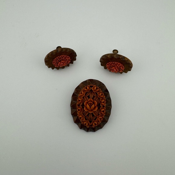 Vintage Carved Celluloid and Wood Orange Floral Jewelry Set, Brooch, Screw Backs - Picture 2 of 5